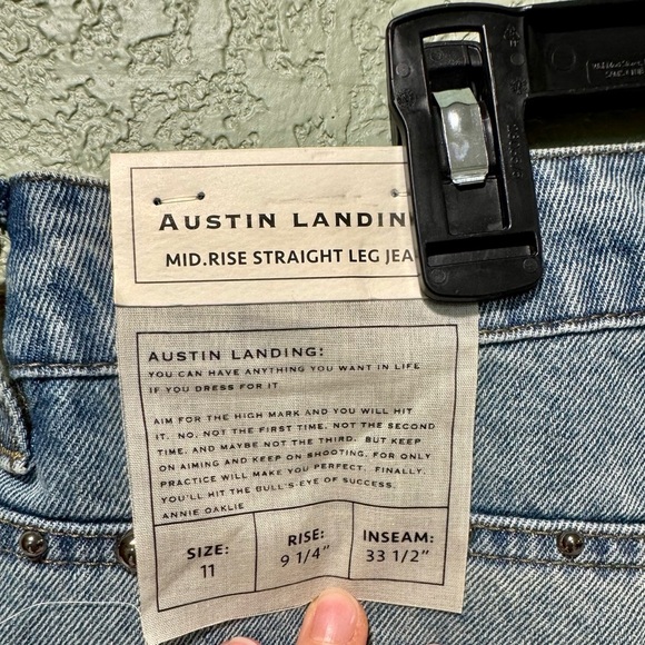 Austin Landing Jeans - Picture 2 of 3